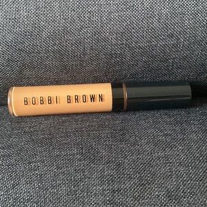 BNIB Bobbi Brown “warm almond” full size concealer